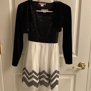 Girls holiday dress in great condition.